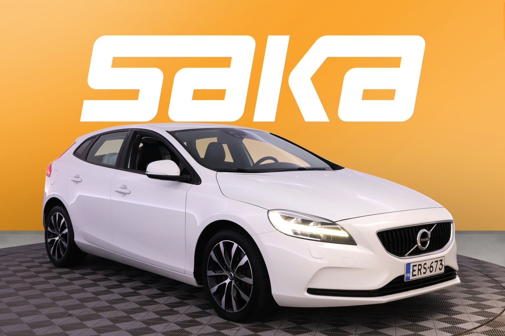 VOLVO V40 2019