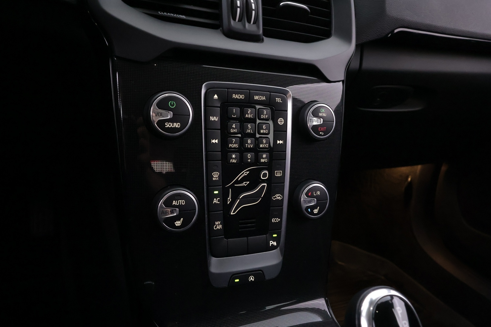 VOLVO V40 2019