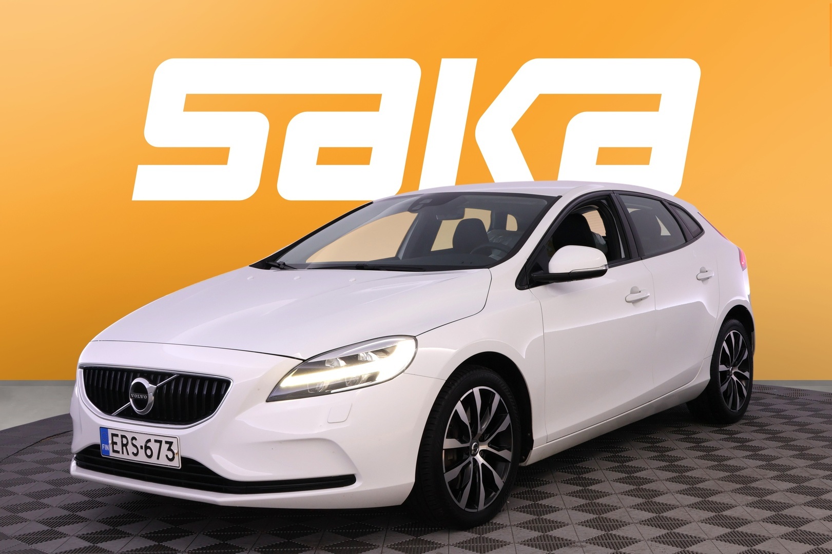 VOLVO V40 2019