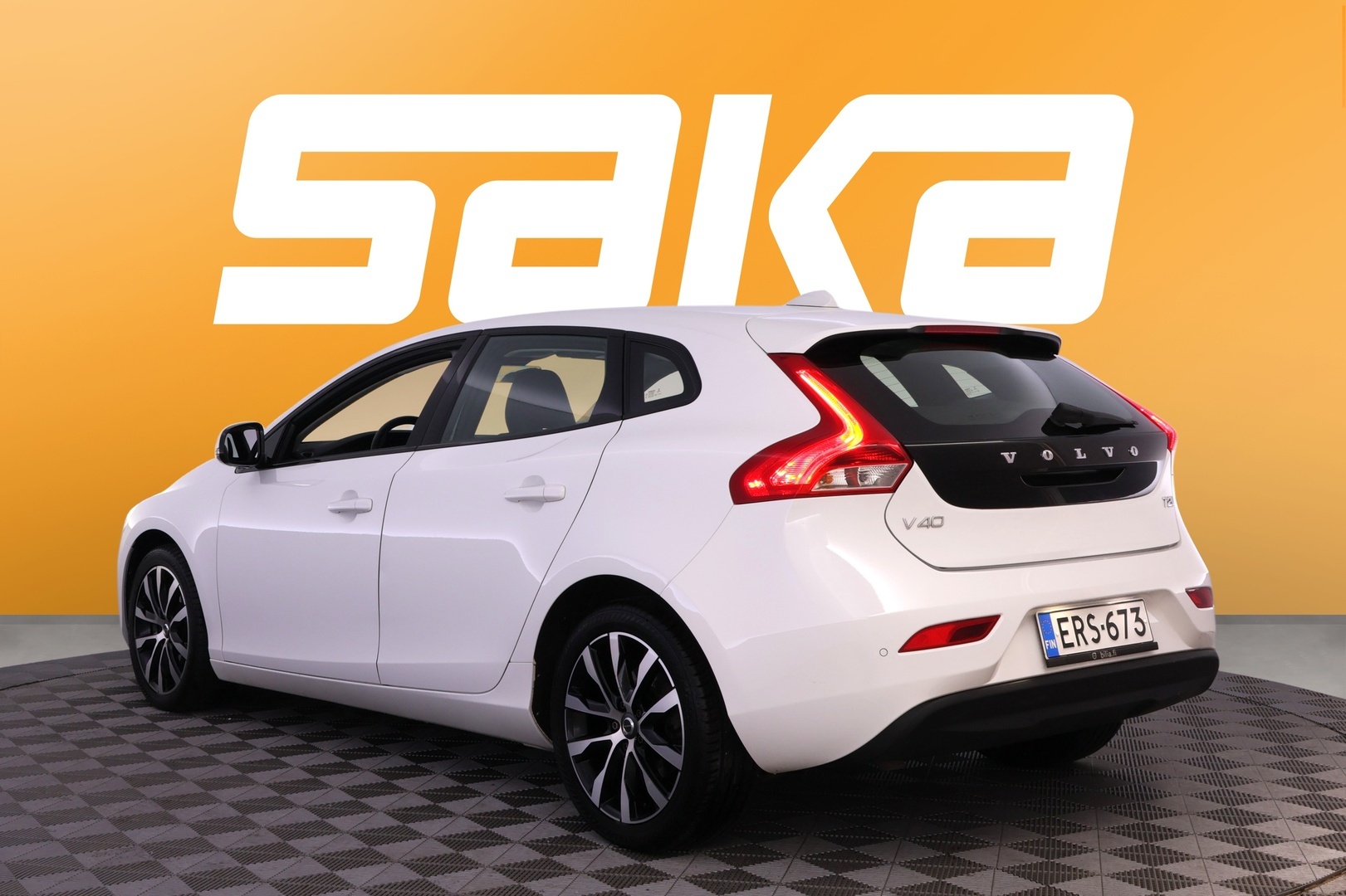 VOLVO V40 2019