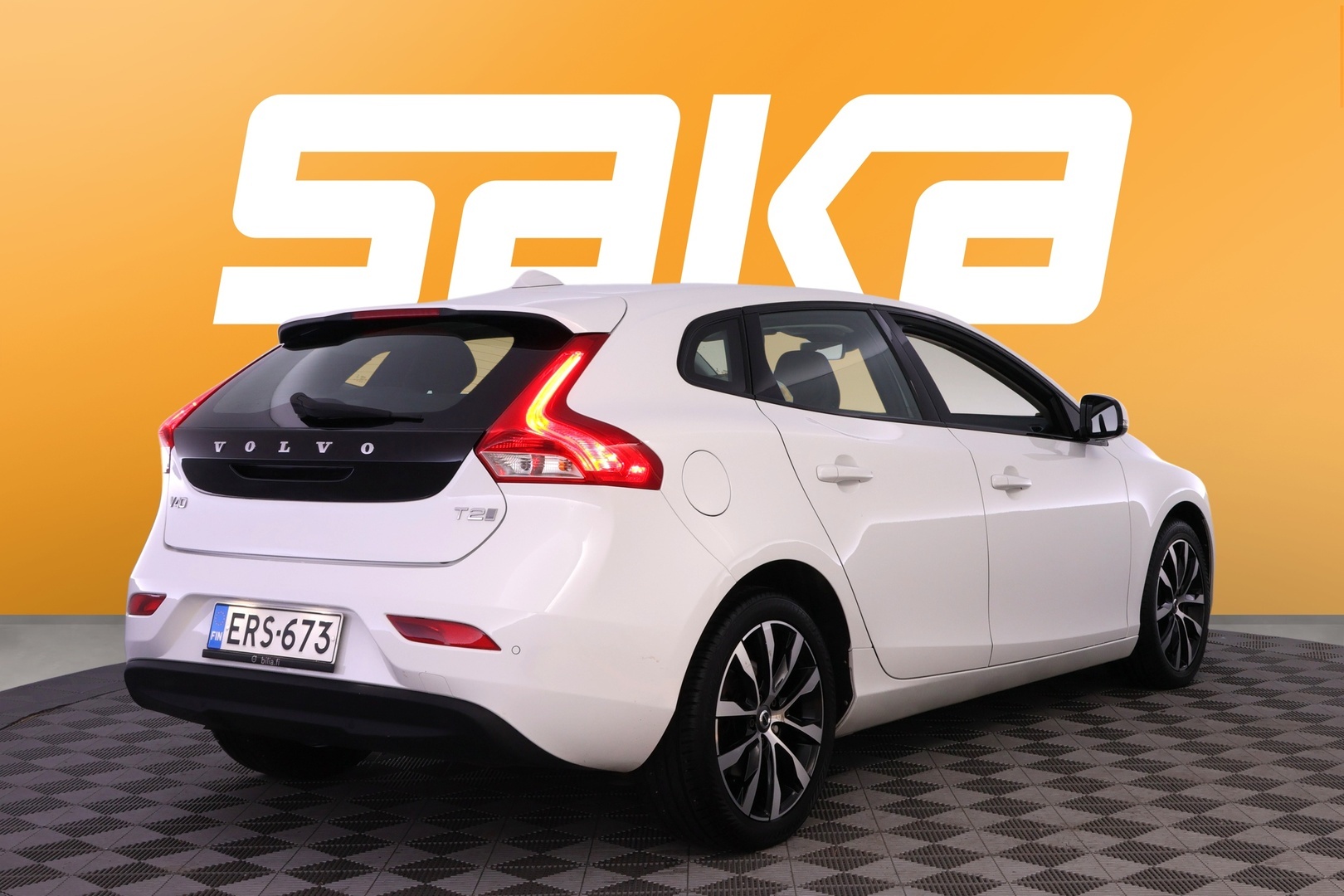 VOLVO V40 2019