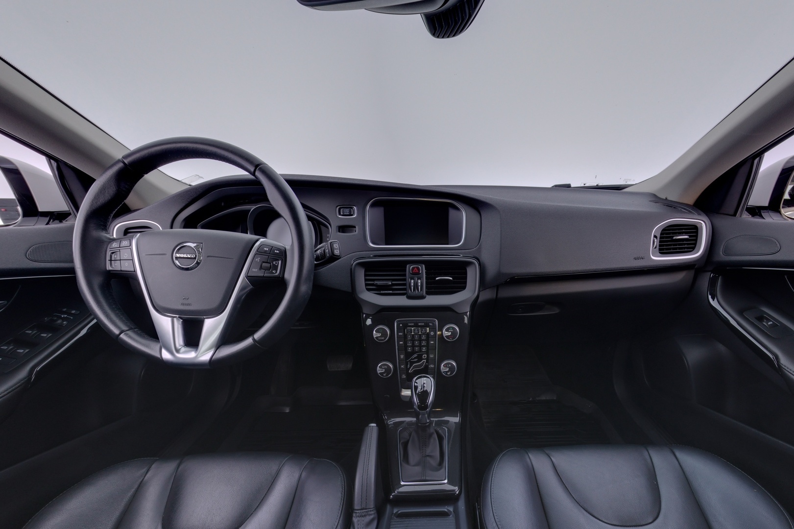 VOLVO V40 2019