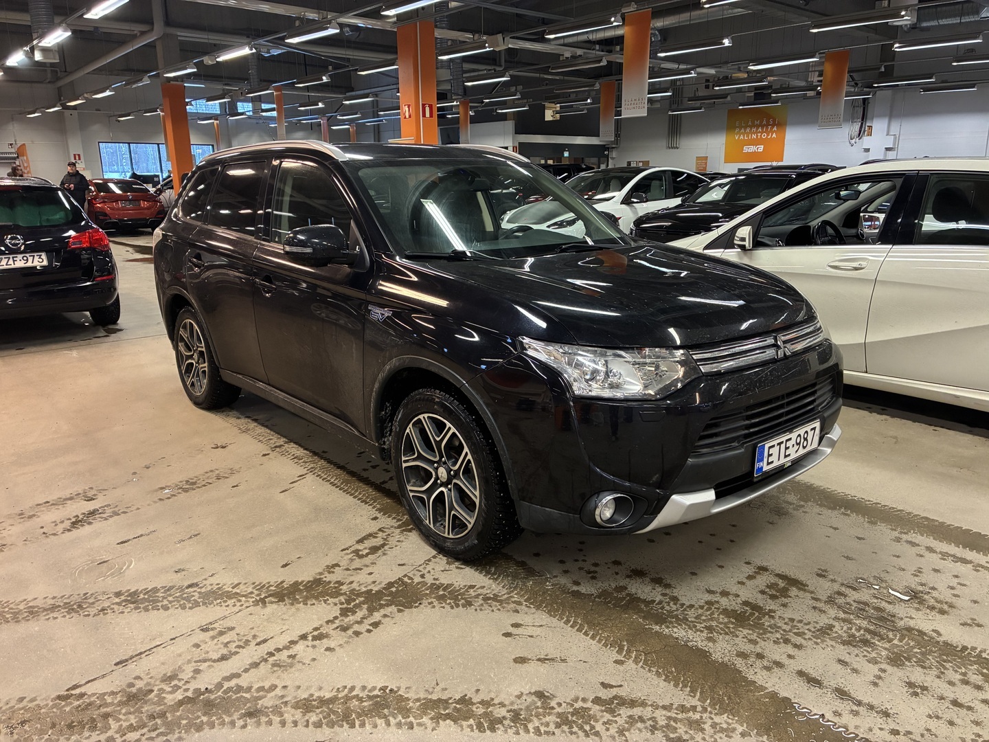 MITSUBISHI Outlander PHEV 2015