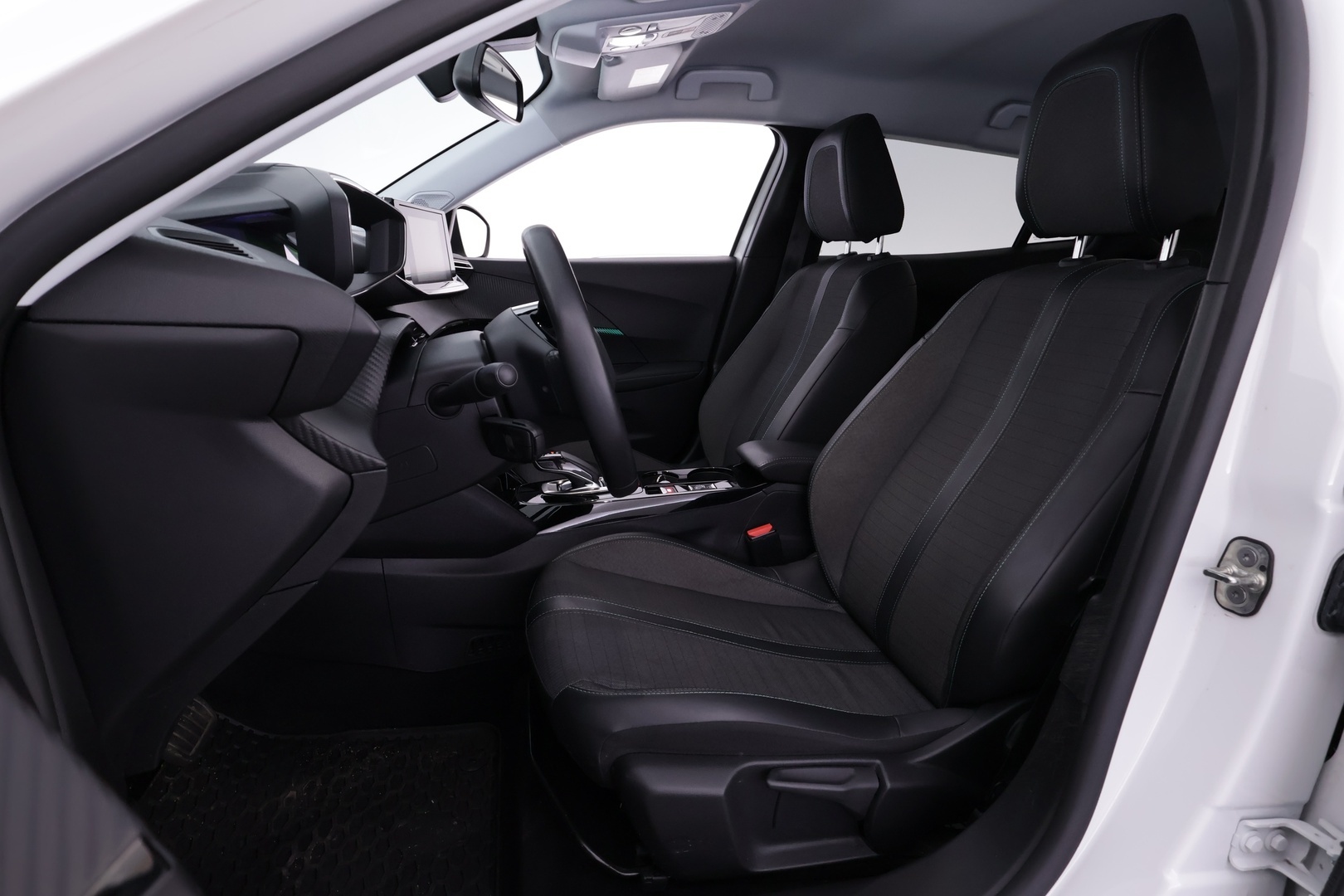 PEUGEOT e-2008 2022