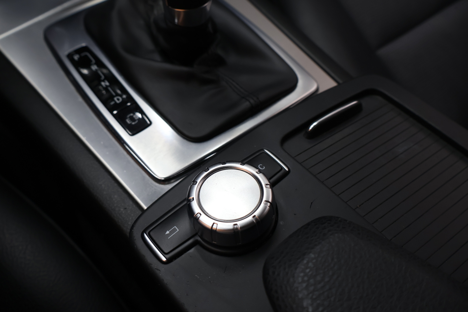 MERCEDES-BENZ C 2012