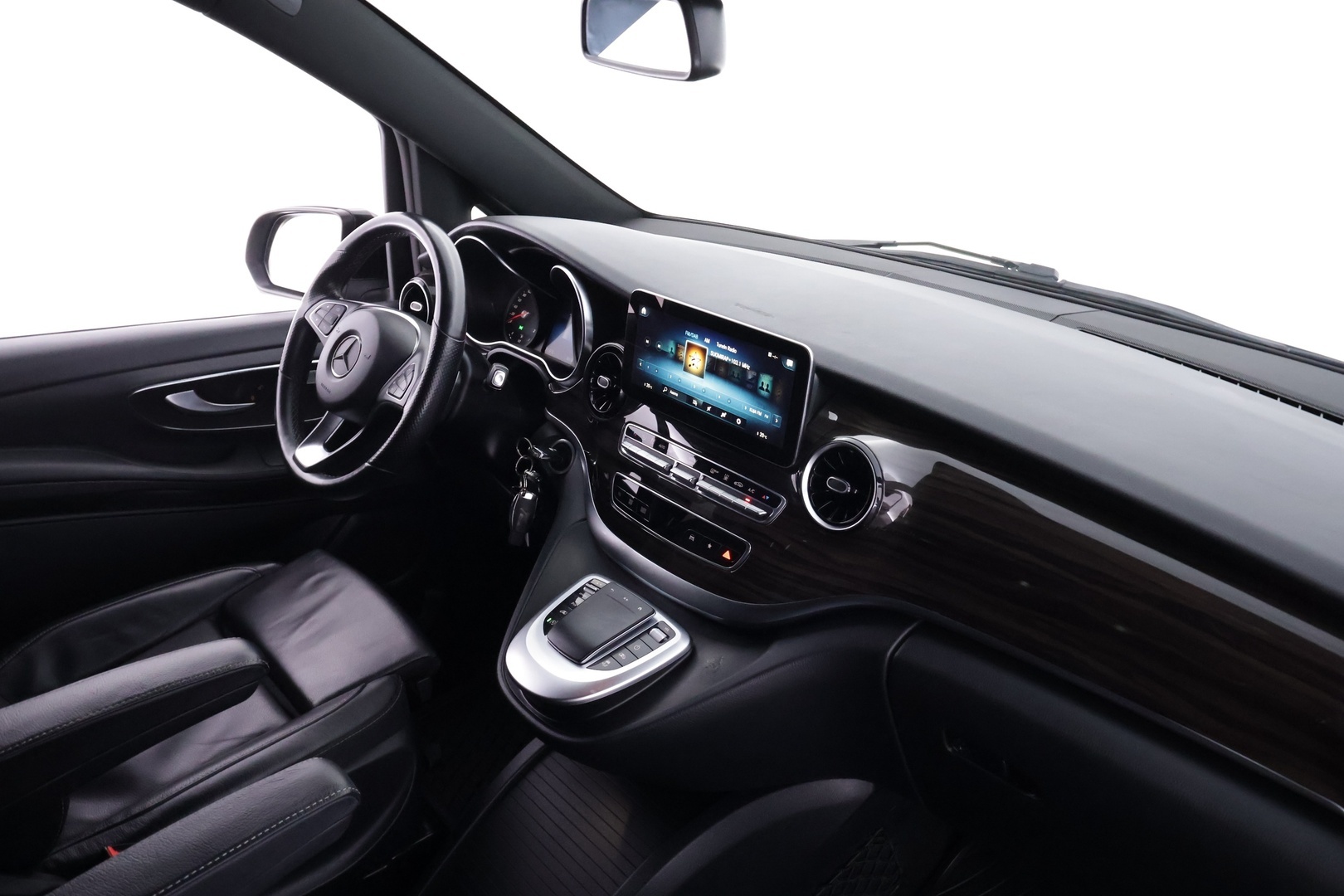 MERCEDES-BENZ V 2022