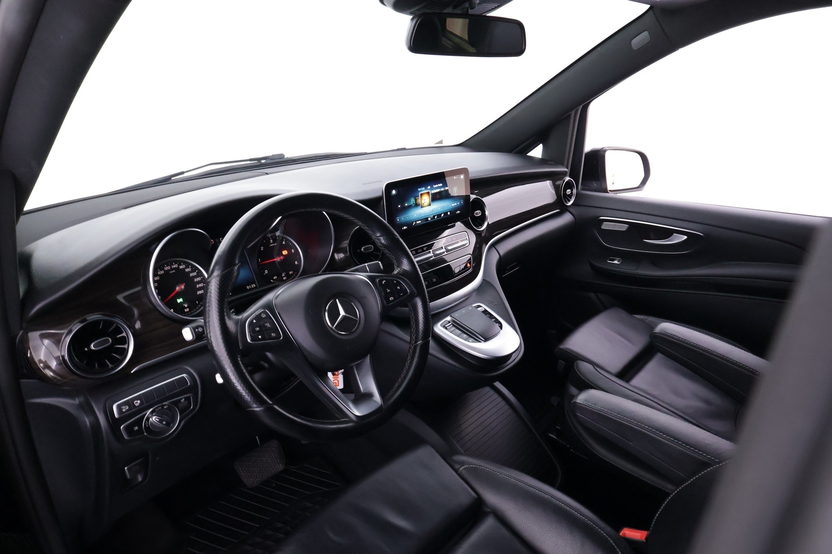 MERCEDES-BENZ V 2022