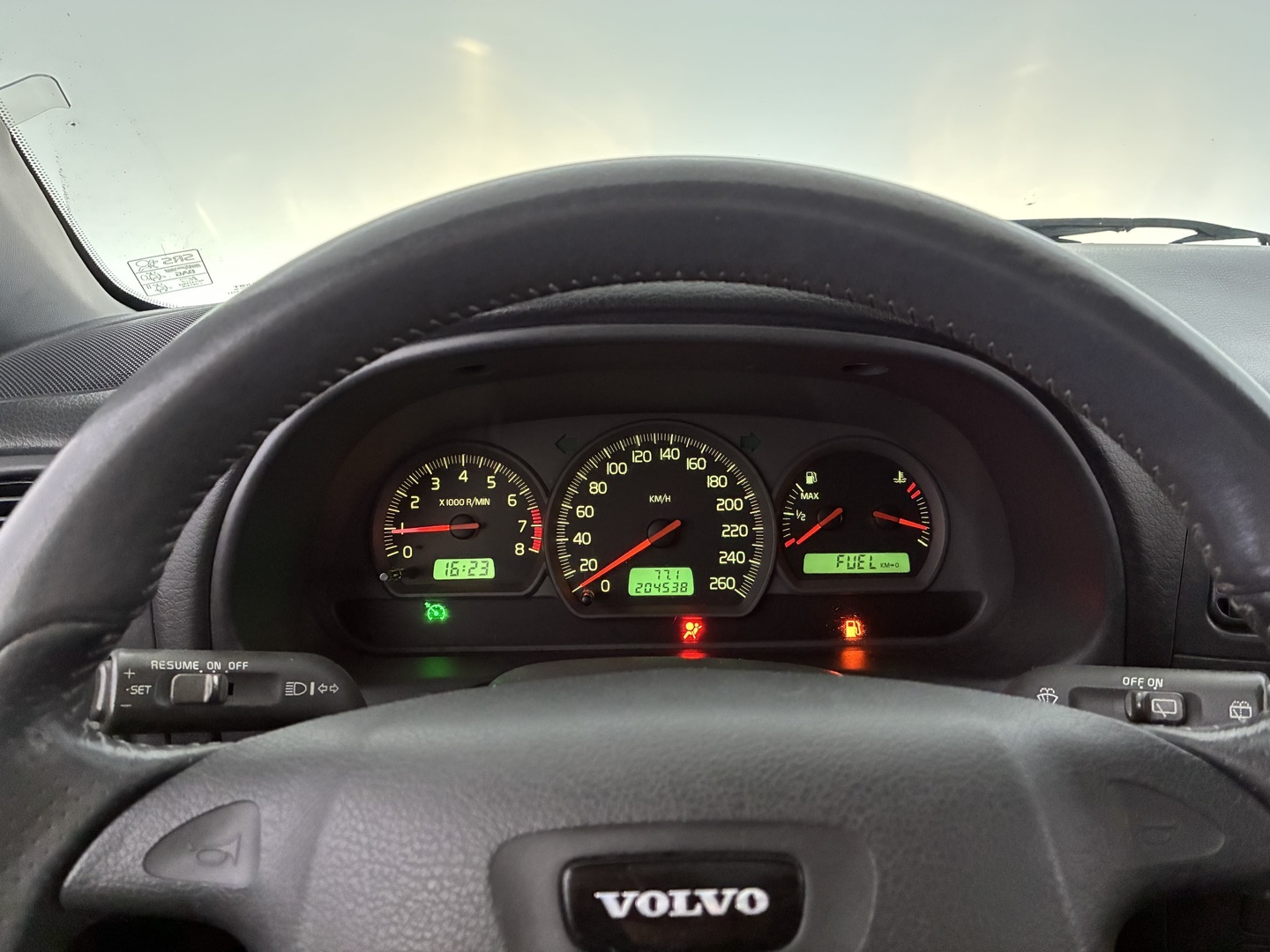 VOLVO V40 2001