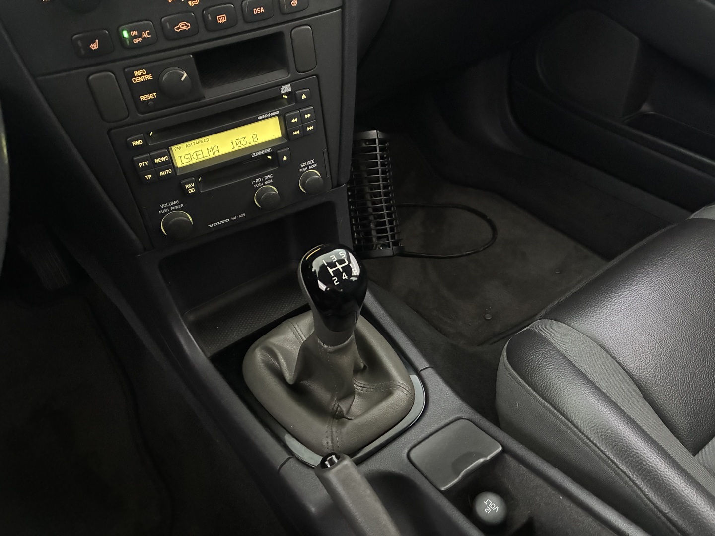 VOLVO V40 2001