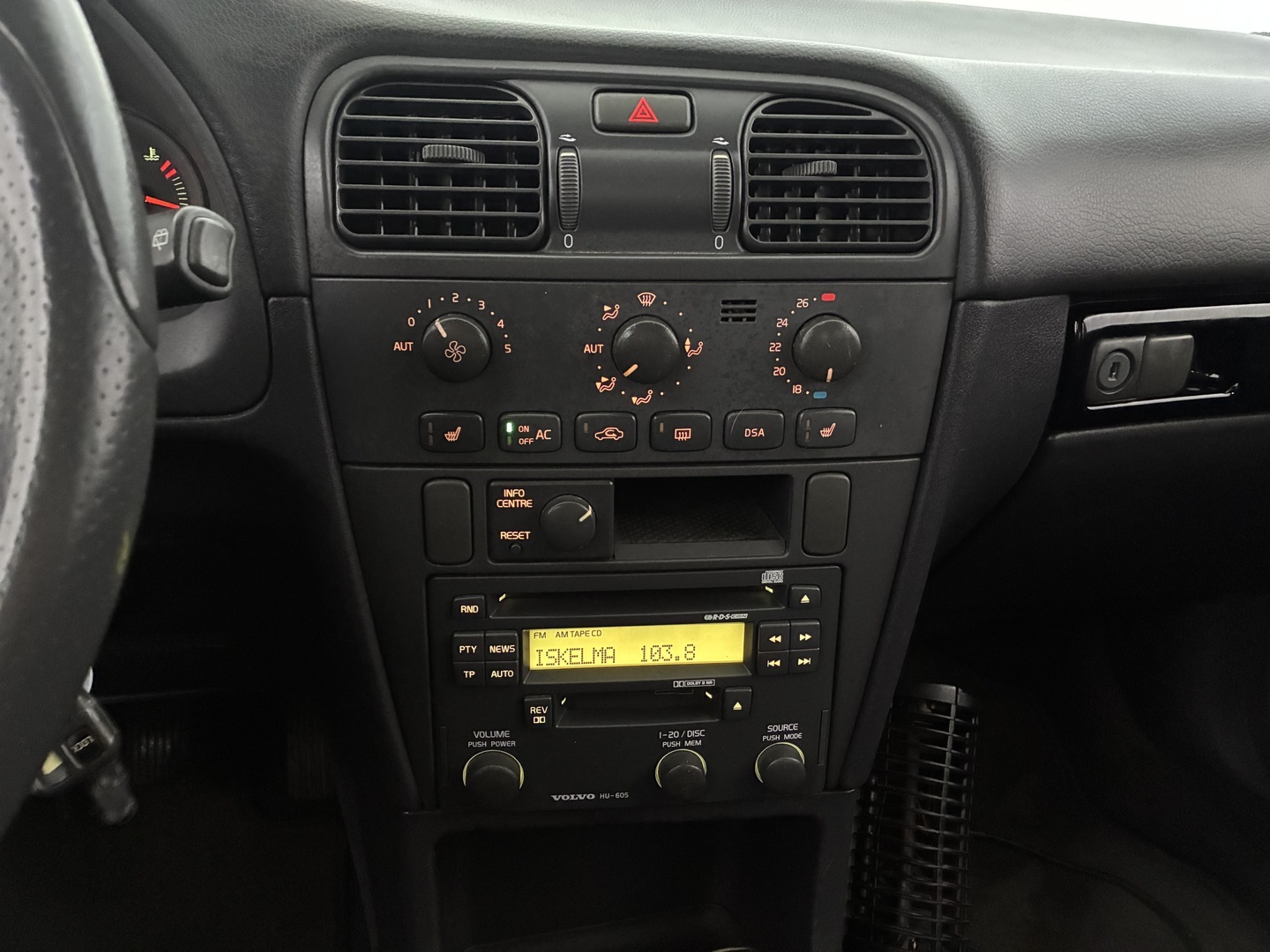 VOLVO V40 2001