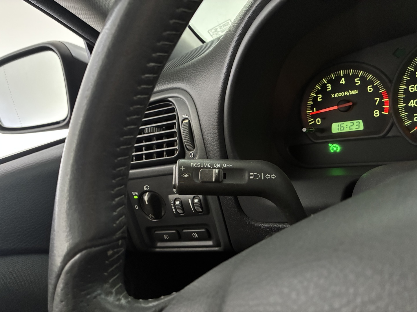 VOLVO V40 2001