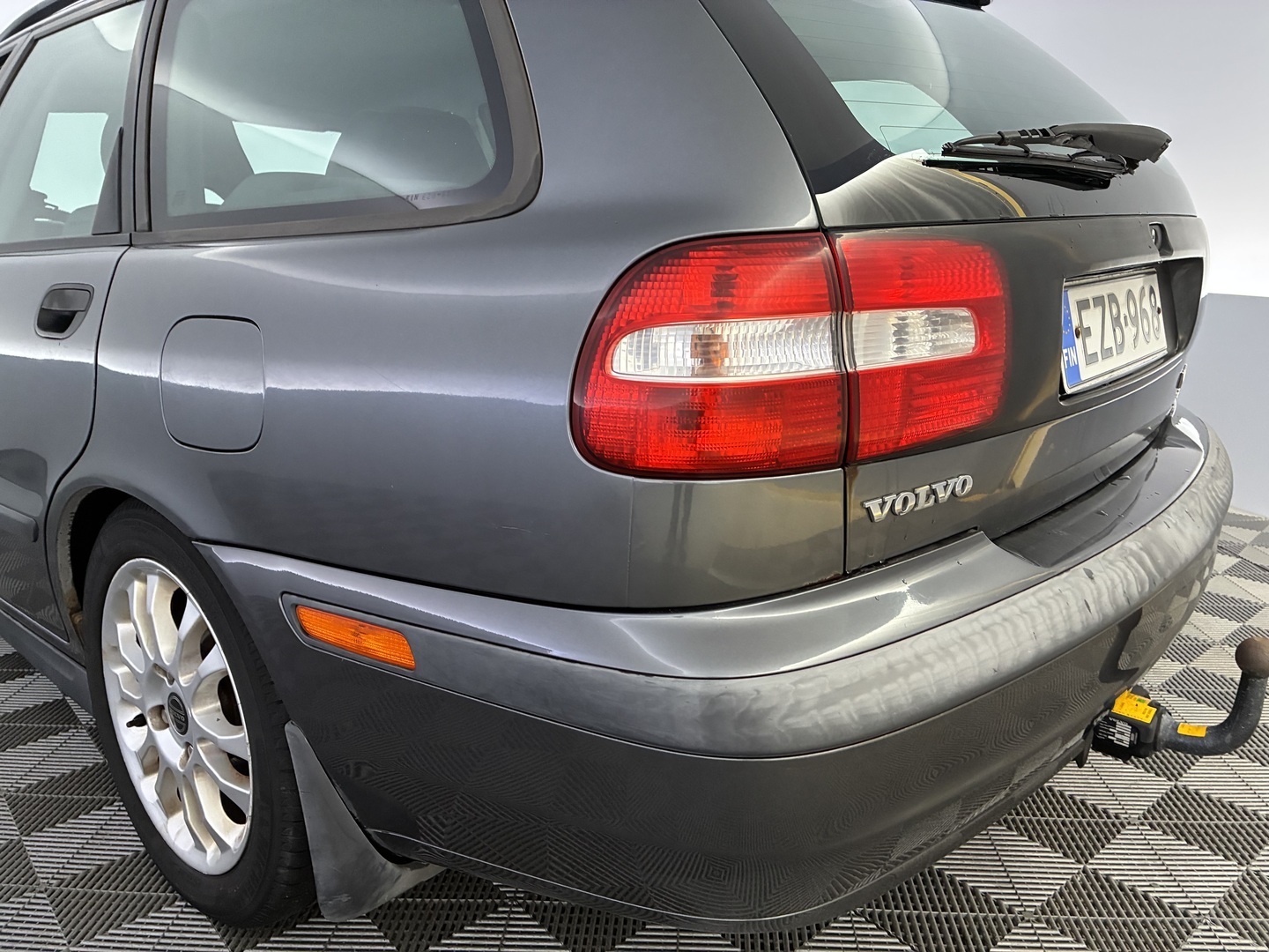 VOLVO V40 2001
