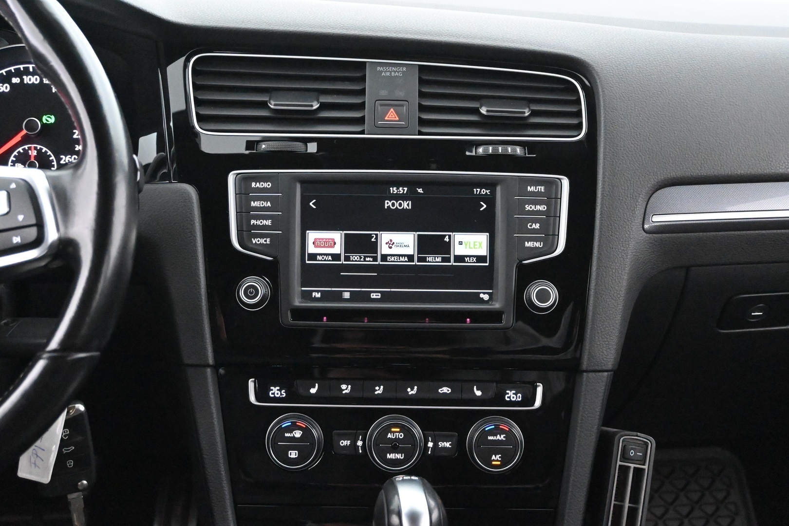 VOLKSWAGEN Golf 2016