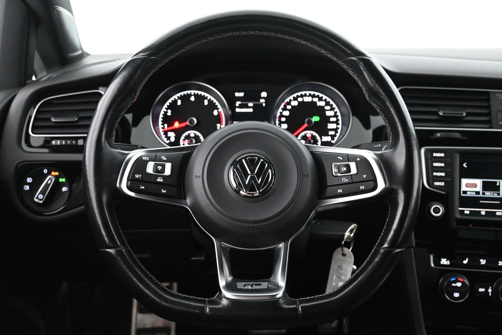VOLKSWAGEN Golf 2016