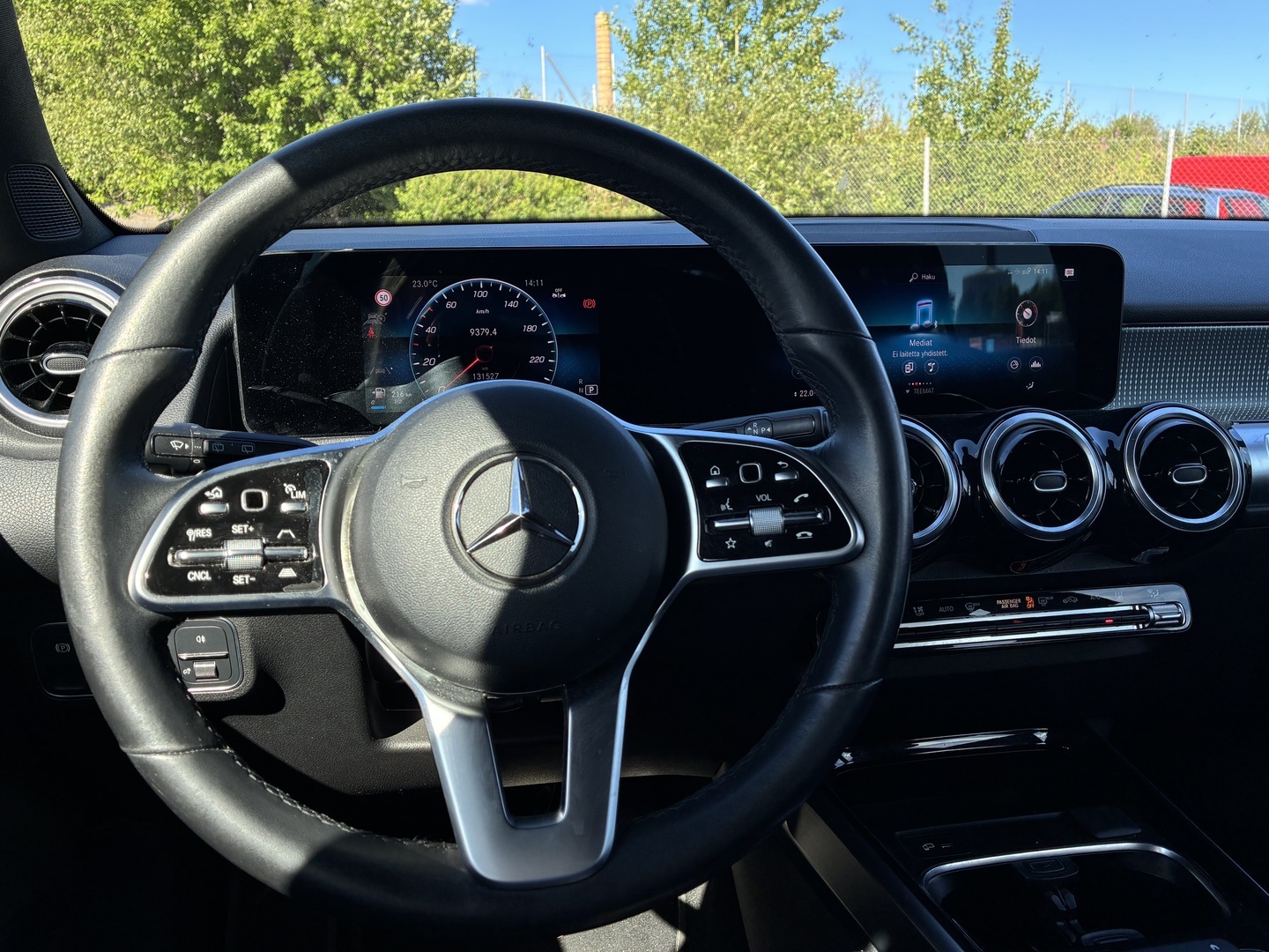 MERCEDES-BENZ GLB 2023