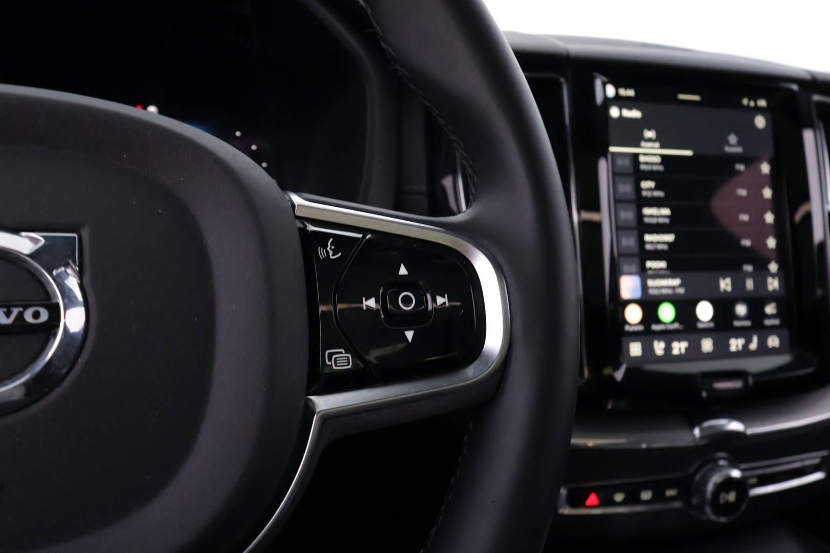 VOLVO XC60 2024