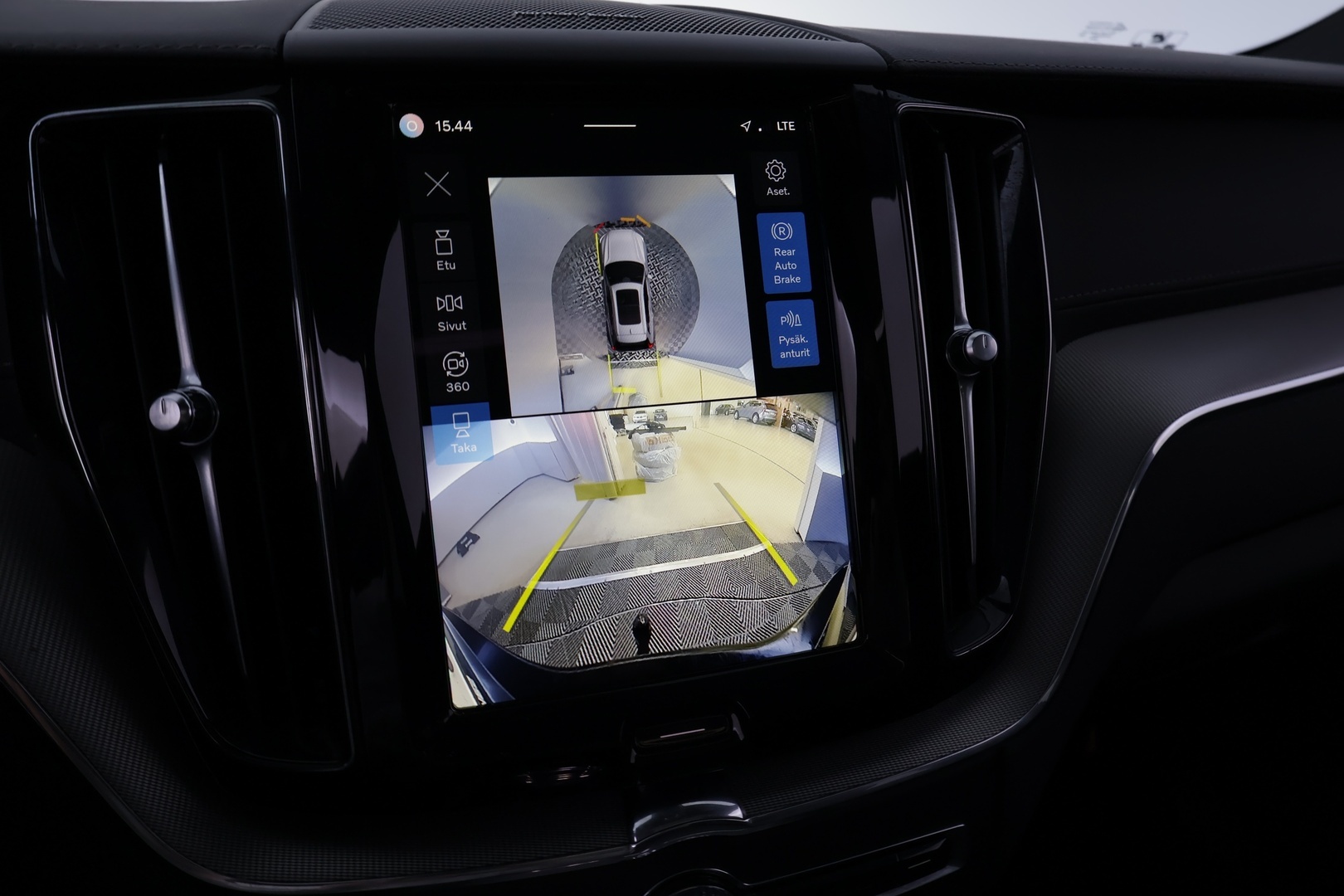 VOLVO XC60 2024