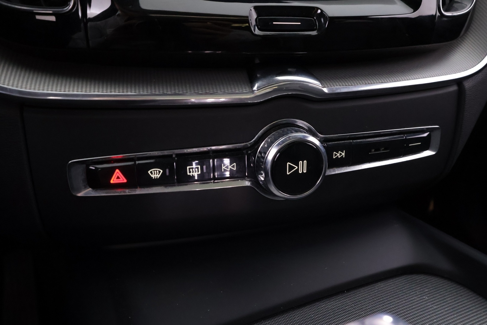 VOLVO XC60 2024