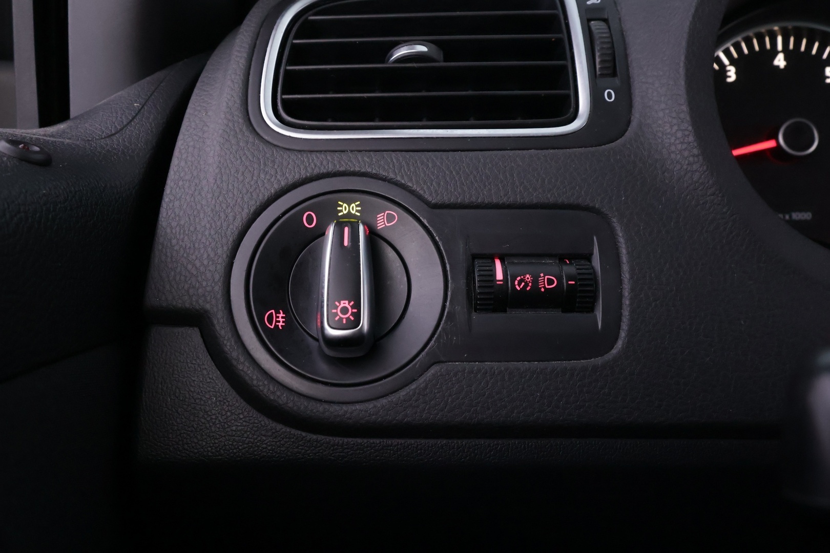 VOLKSWAGEN Polo 2010