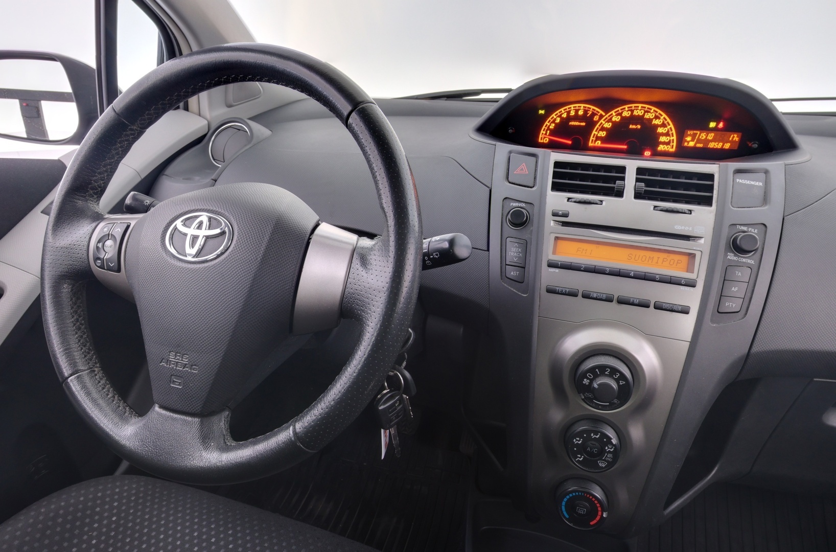 TOYOTA Yaris 2011