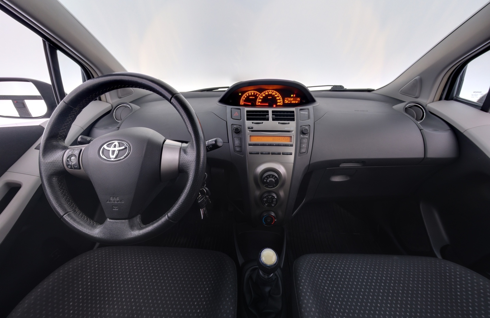 TOYOTA Yaris 2011