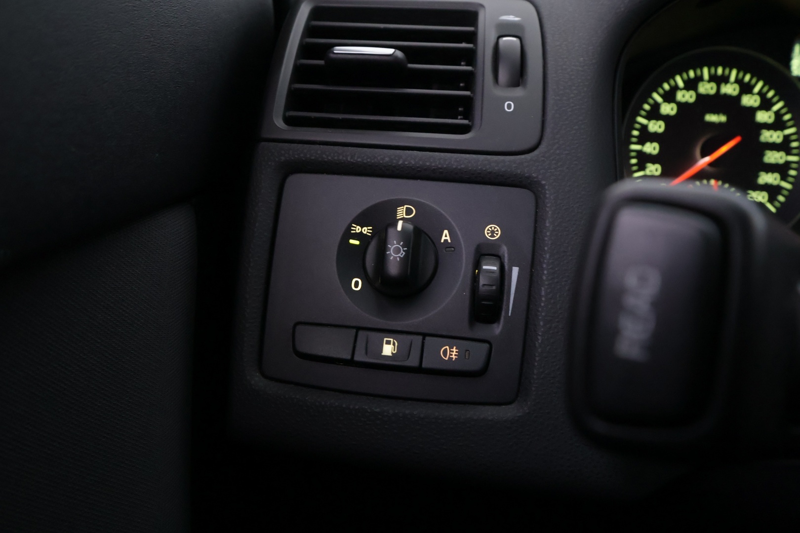 VOLVO V50 2011
