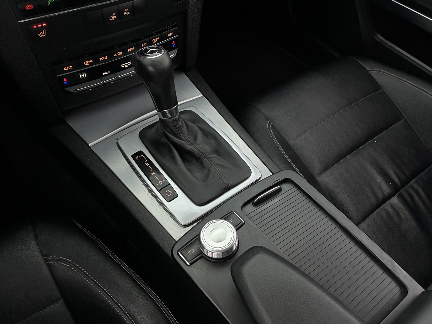 MERCEDES-BENZ E 2010