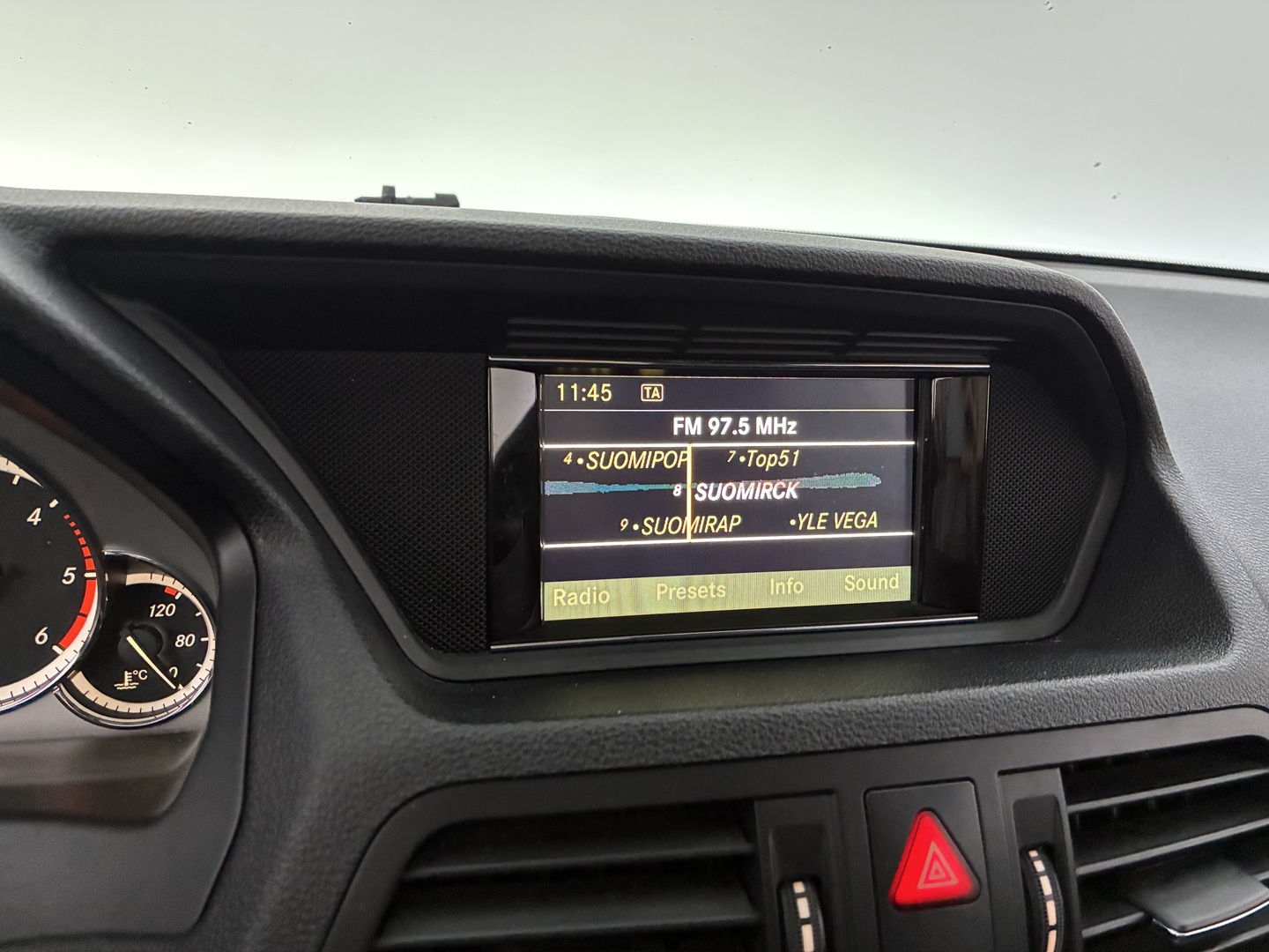 MERCEDES-BENZ E 2010