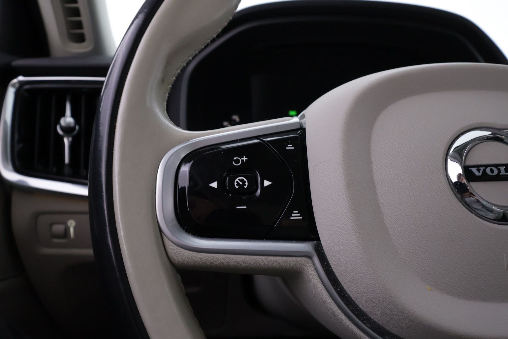 VOLVO V90 Cross Country 2022