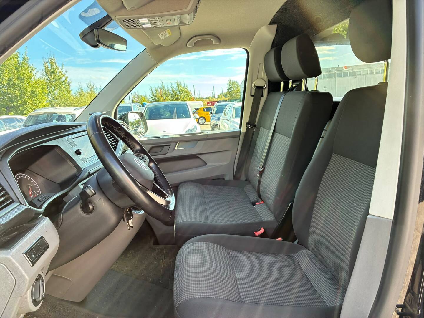 VOLKSWAGEN Transporter 2024