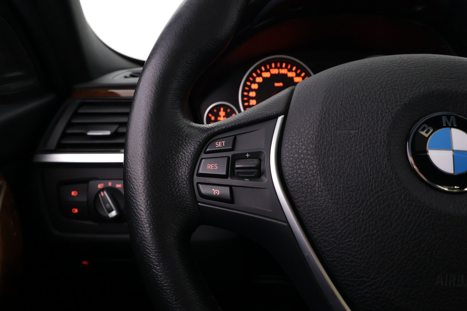 BMW 330 2013