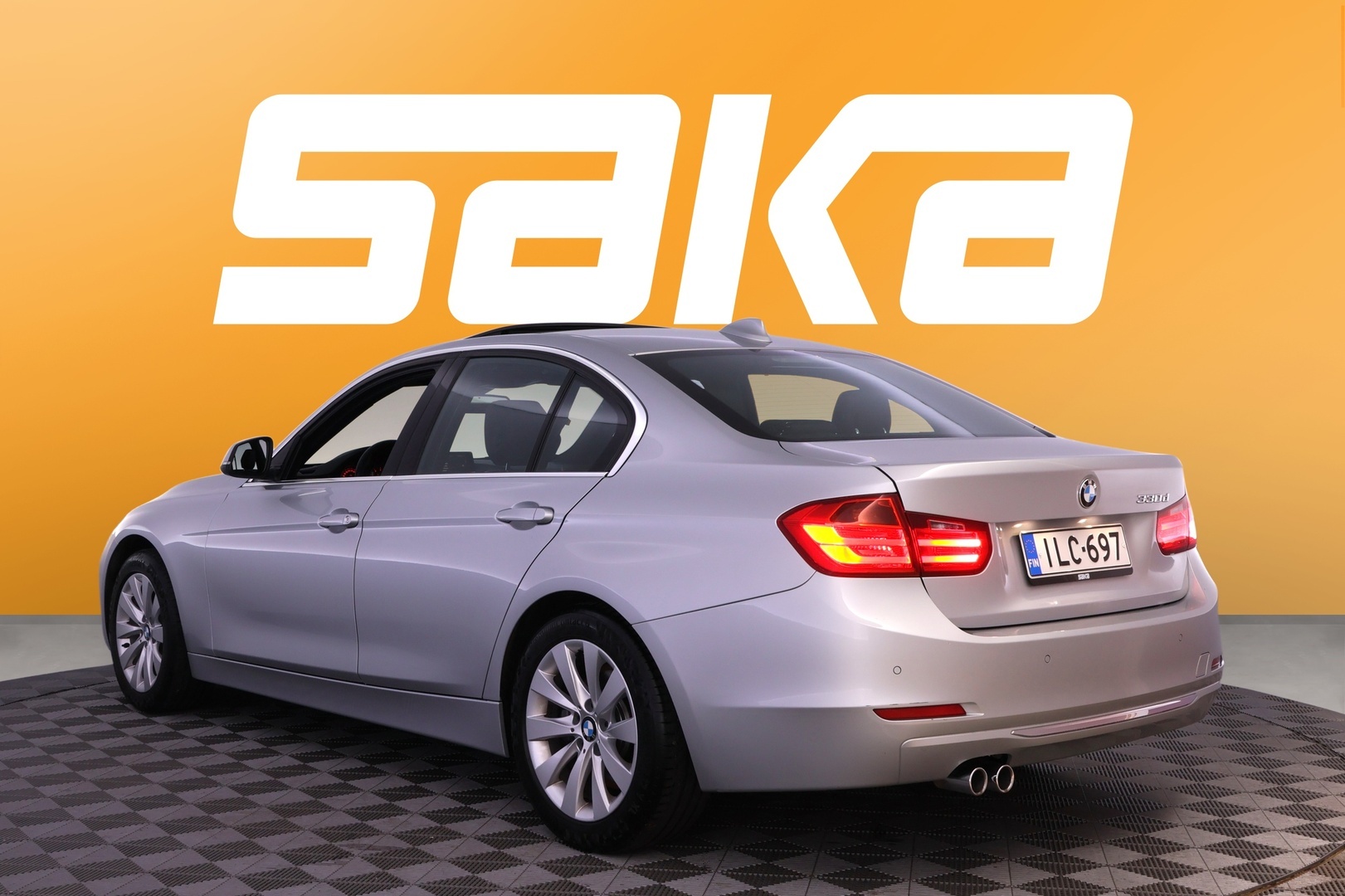 BMW 330 2013