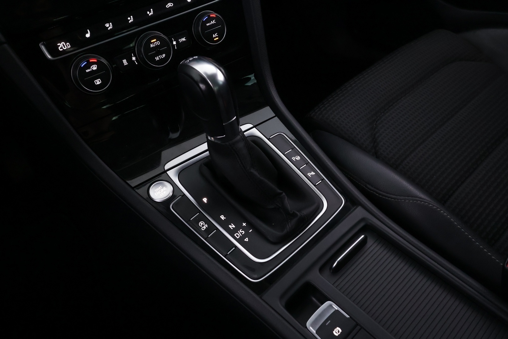 VOLKSWAGEN Golf 2014