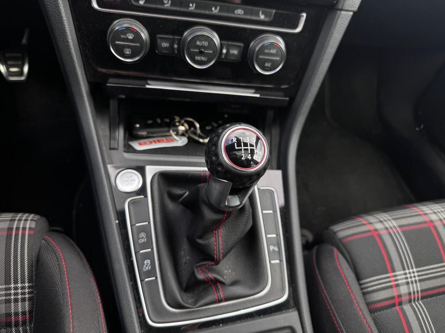 VOLKSWAGEN Golf 2017