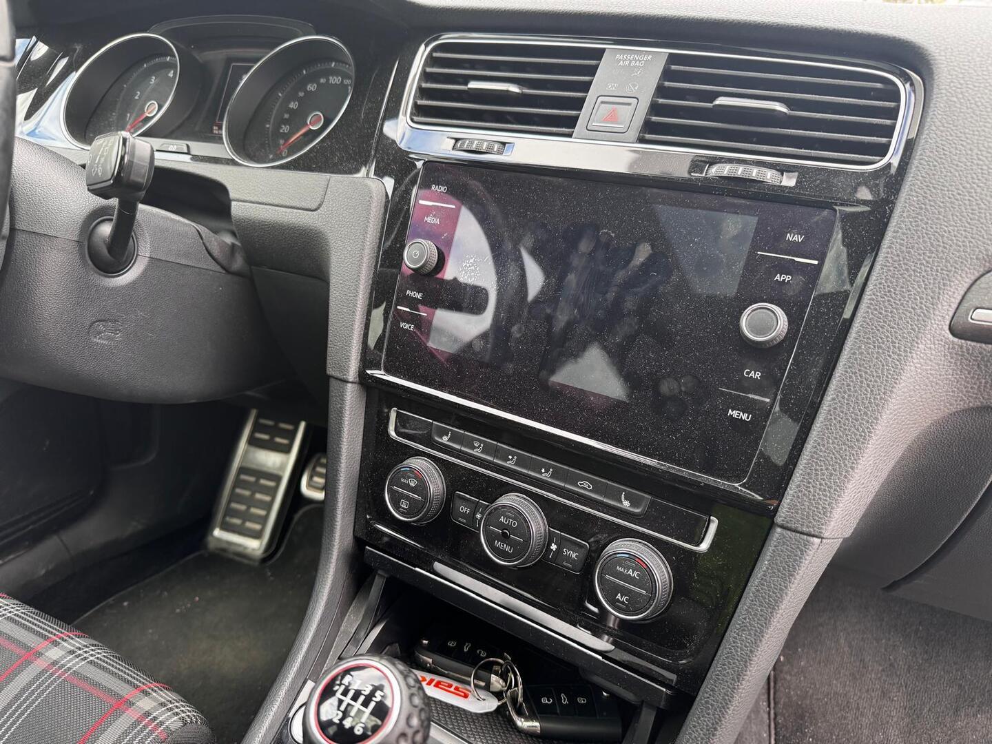 VOLKSWAGEN Golf 2017