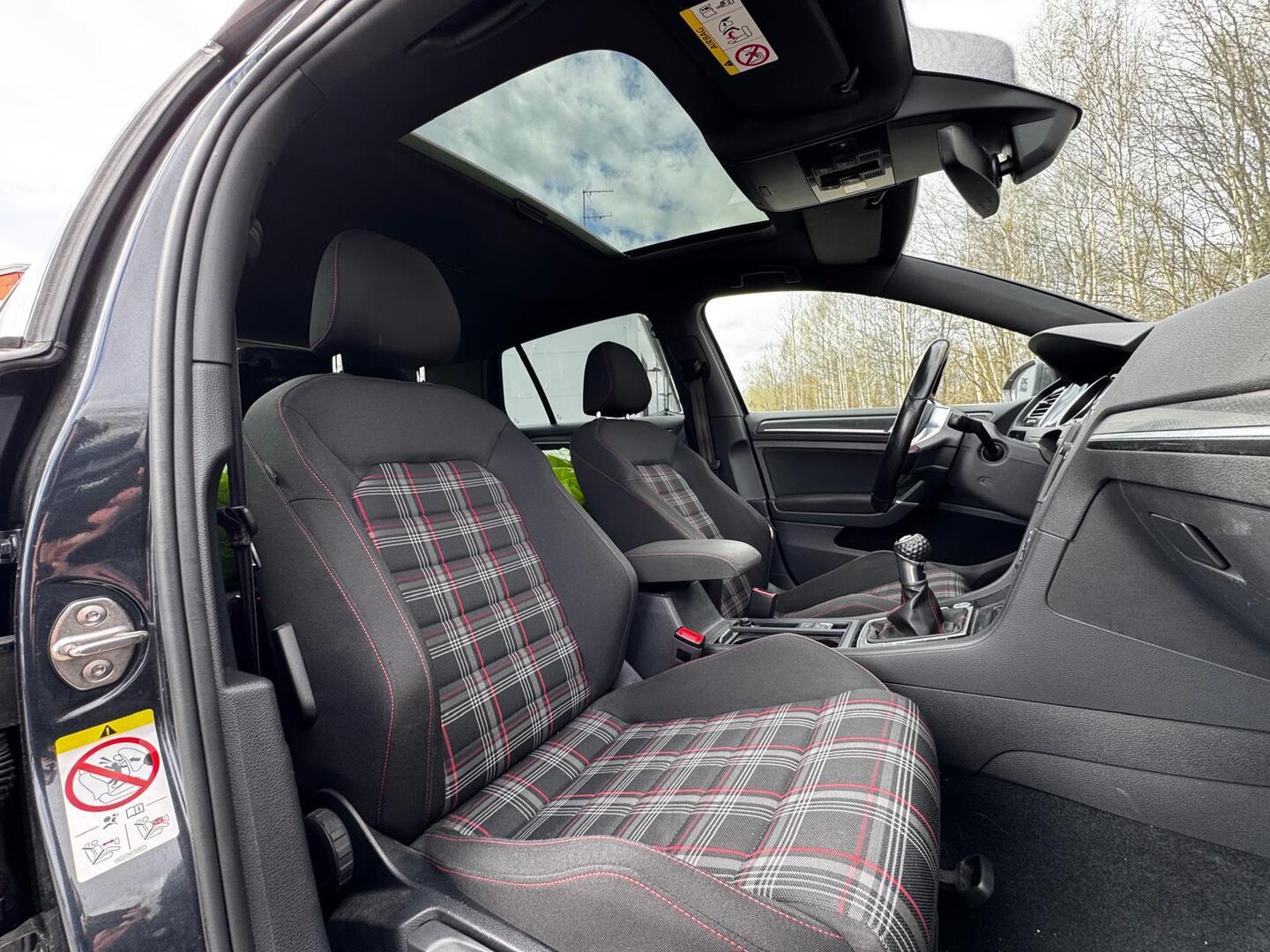 VOLKSWAGEN Golf 2017