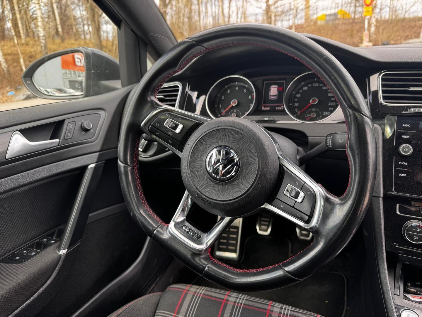 VOLKSWAGEN Golf 2017