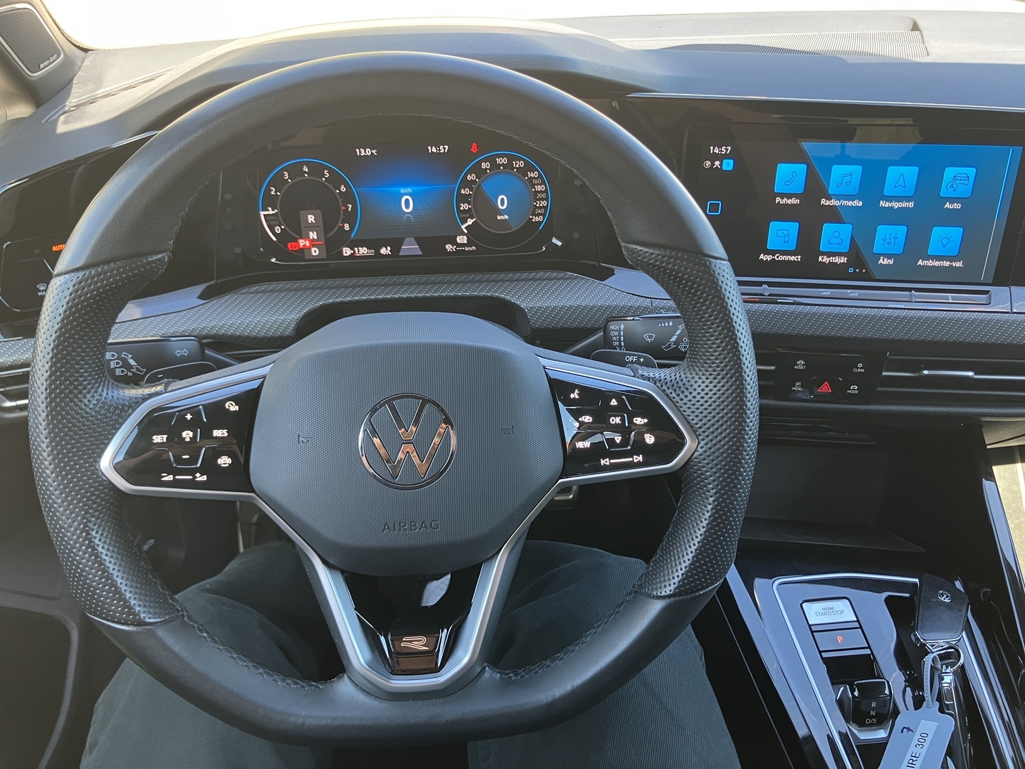 VOLKSWAGEN Golf 2023