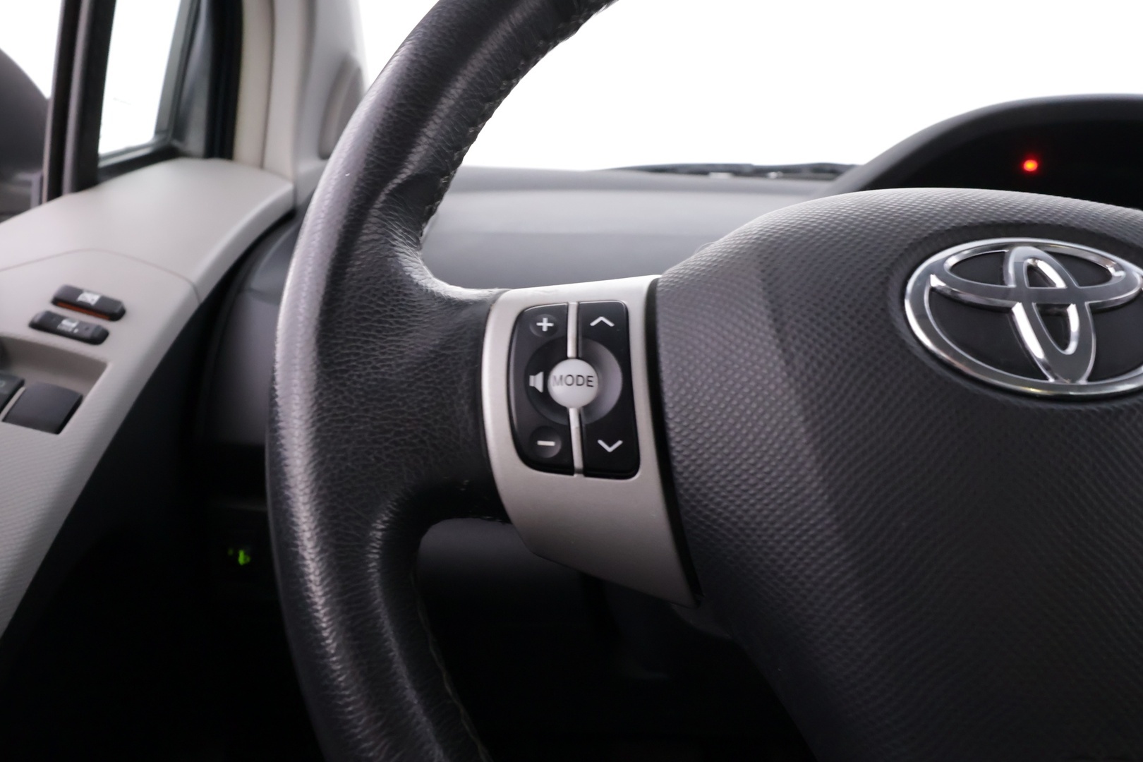 TOYOTA Yaris 2007