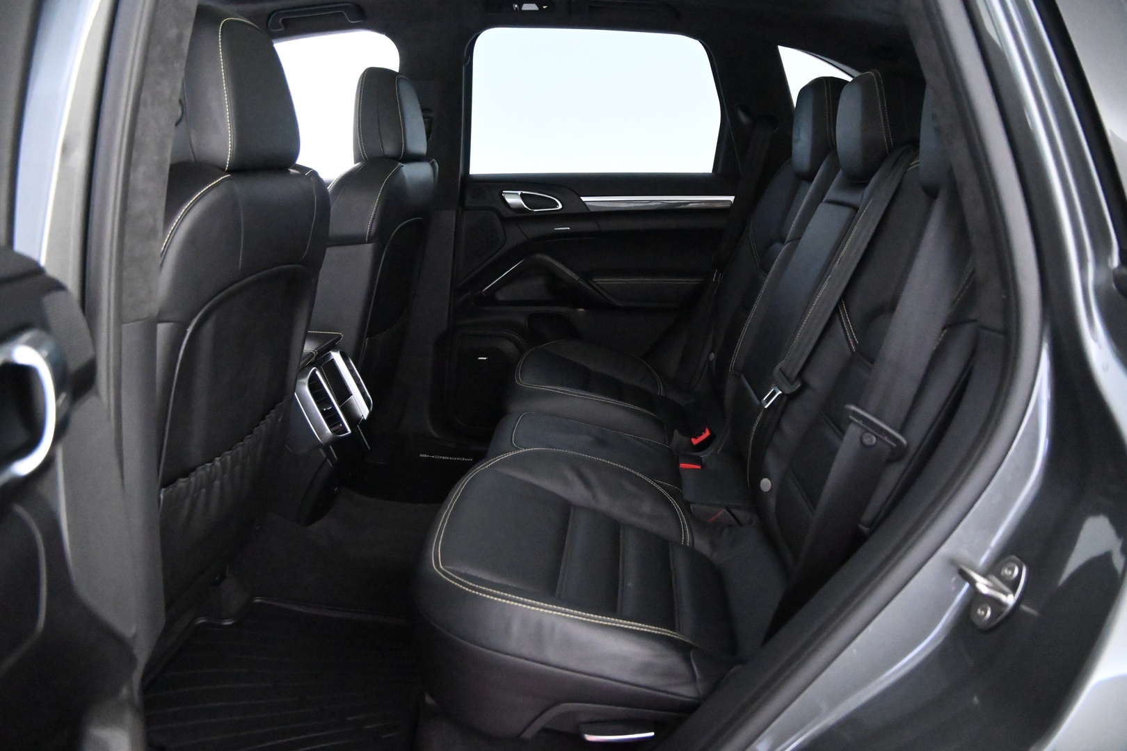 PORSCHE Cayenne 2016