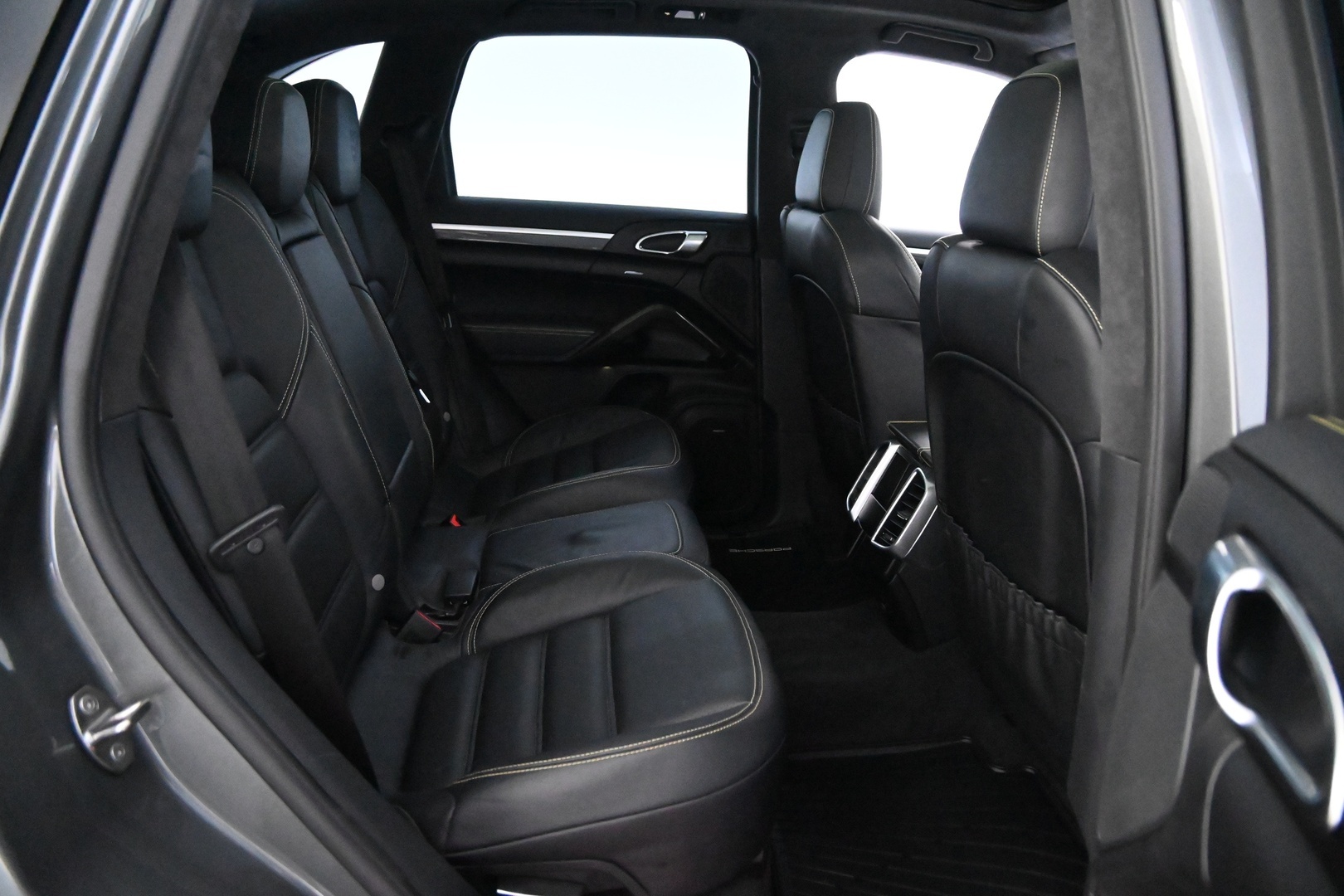 PORSCHE Cayenne 2016