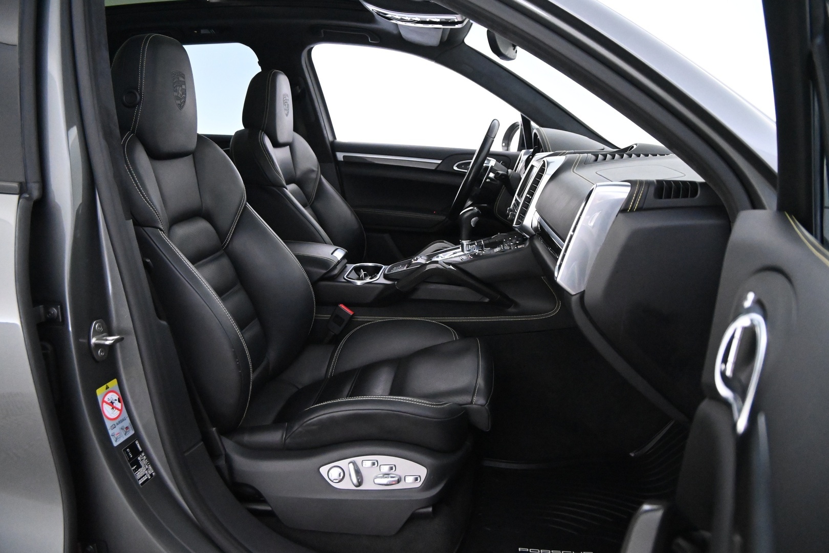 PORSCHE Cayenne 2016