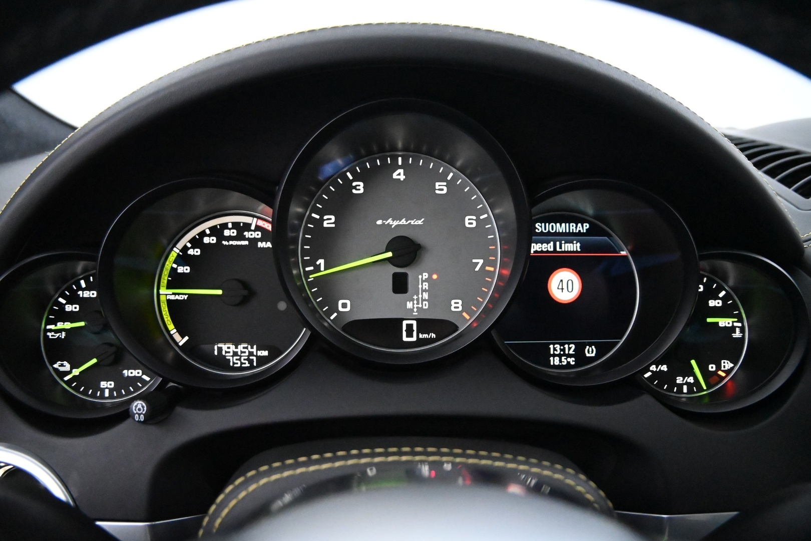 PORSCHE Cayenne 2016