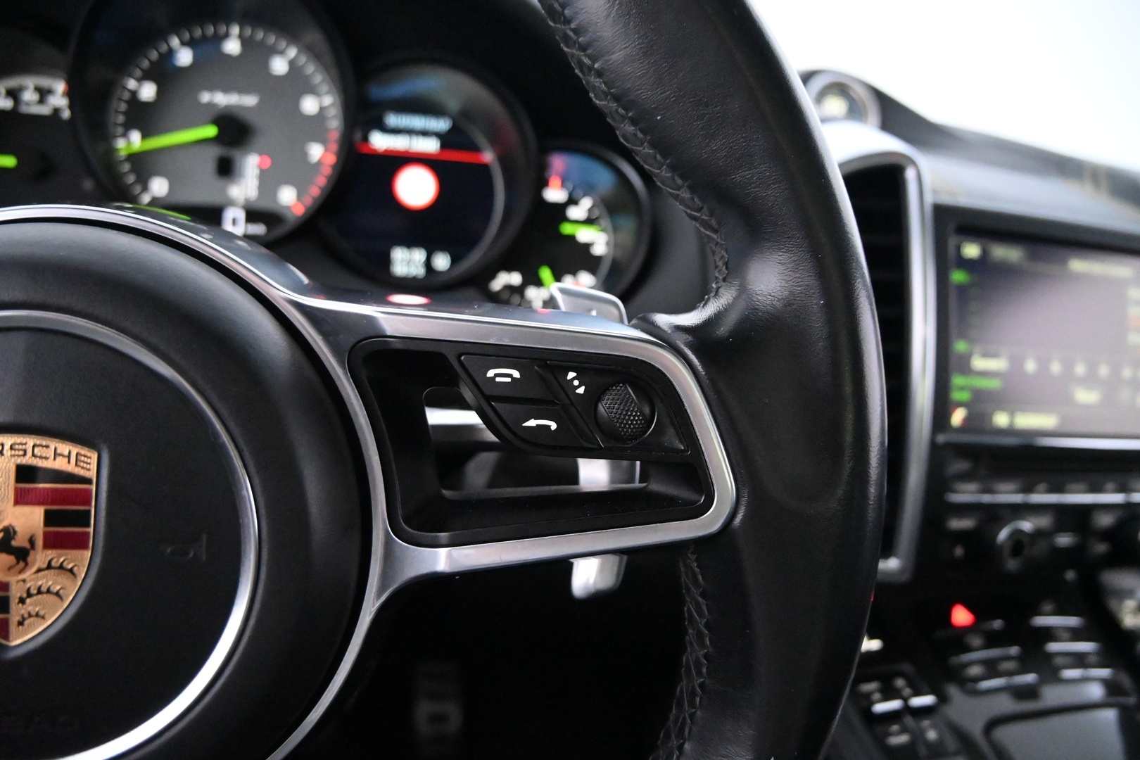 PORSCHE Cayenne 2016