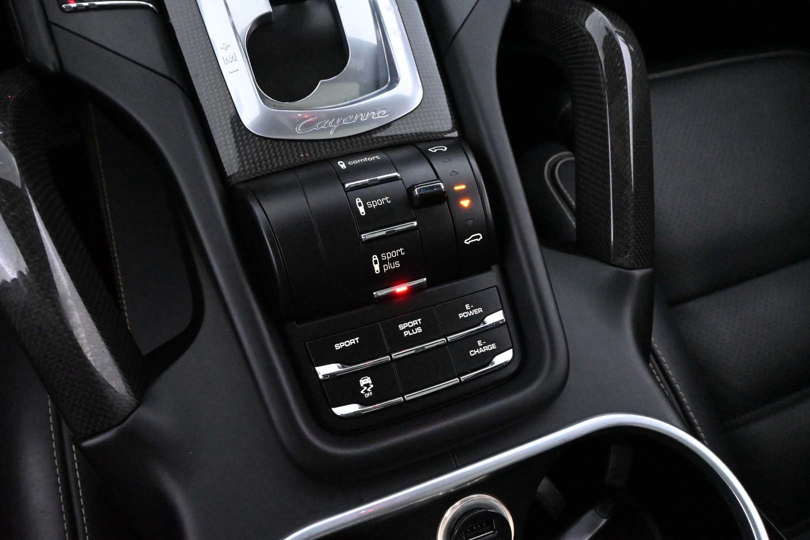 PORSCHE Cayenne 2016