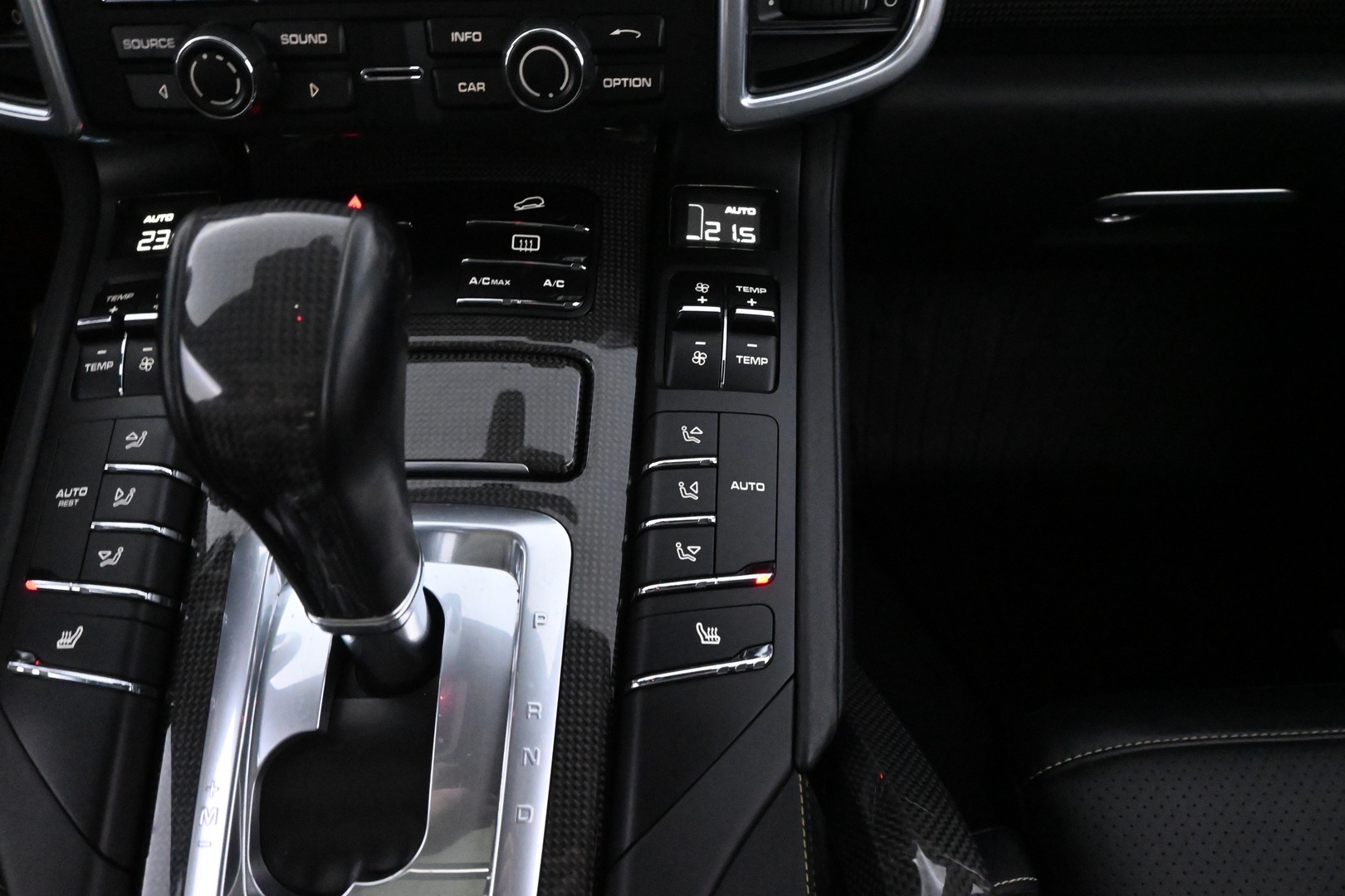 PORSCHE Cayenne 2016