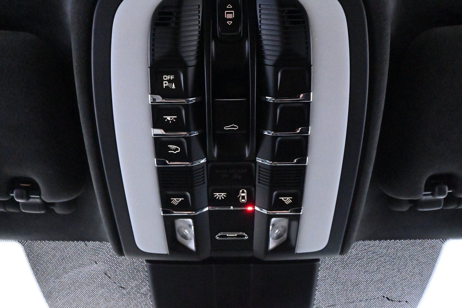 PORSCHE Cayenne 2016