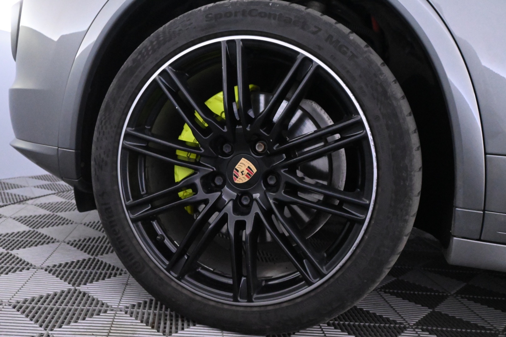 PORSCHE Cayenne 2016