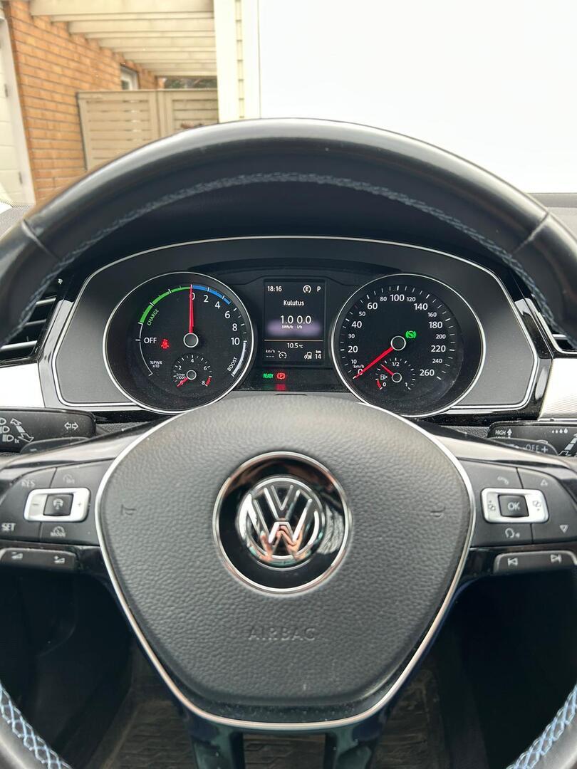 VOLKSWAGEN Passat 2016
