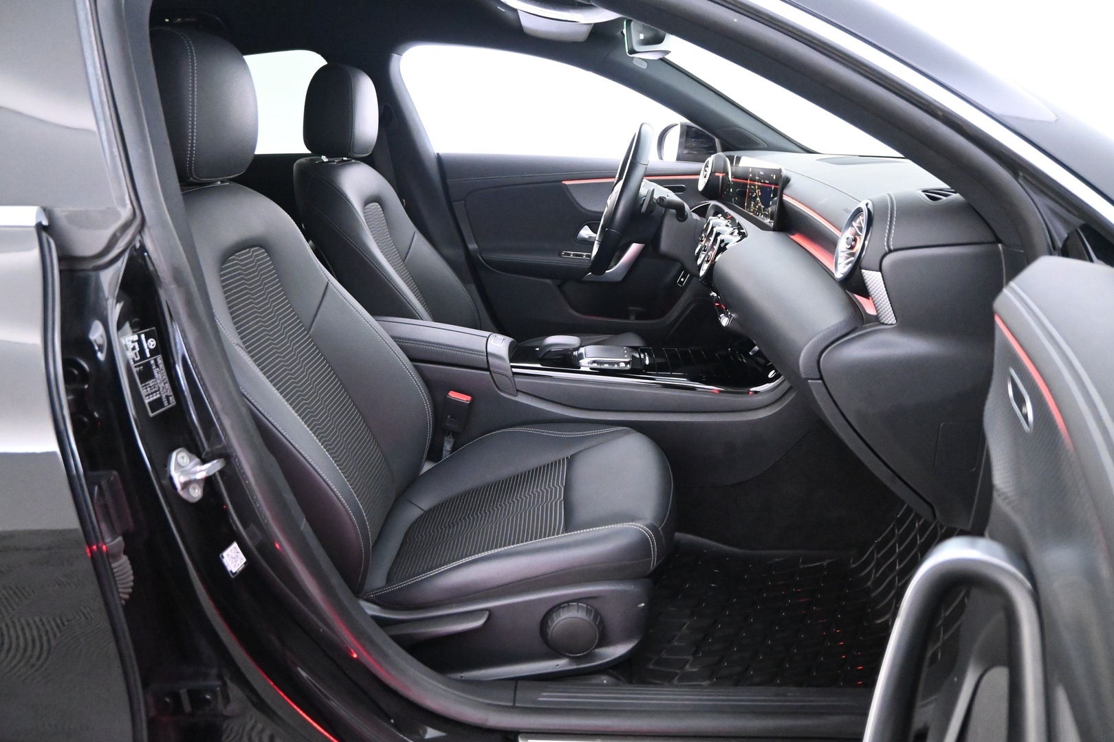 MERCEDES-BENZ CLA 2023